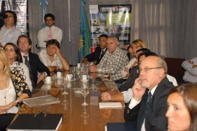 Presidente Per�n - FUE PRESENTADO EL PROGRAMA "SOLUCIONES YA"