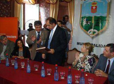 El Gobernador Scioli visit� Mercedes y anunci� nuevas obras