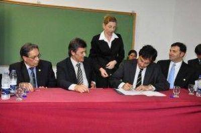 Con Franetovich, presentaron la Tecnicatura en Industrias L�cteas