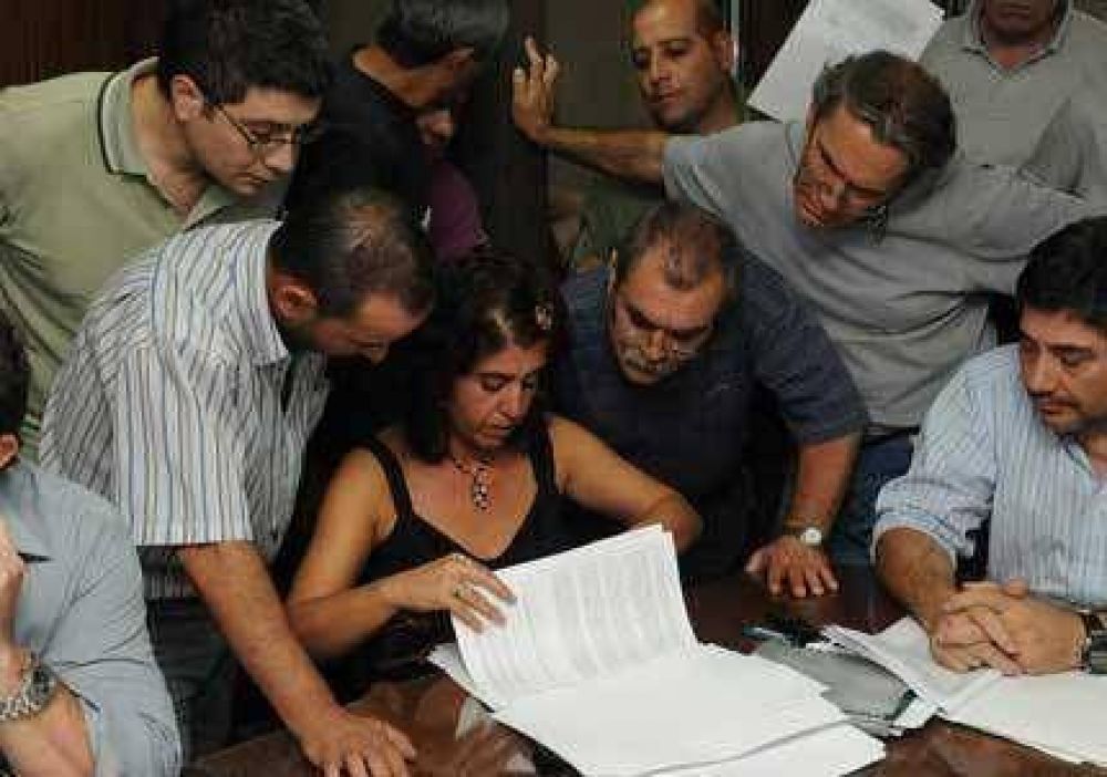 ATE y Ampros aceptaron analizar la contraoferta salarial del Gobierno