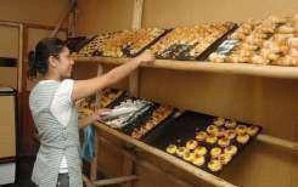 Facturas y semitas subieron, pero el pan, por ahora, zafa