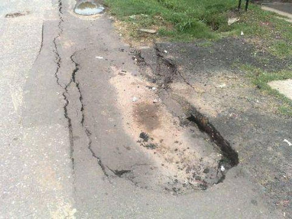  Zona sureste Los vecinos reclaman por el mal estado de calle Miguel Can�
