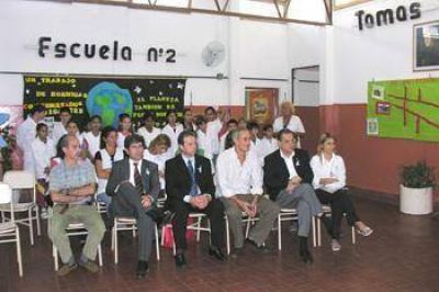 En el marco del D�a Mundial del Agua Aguas de Z�rate fue a la escuela