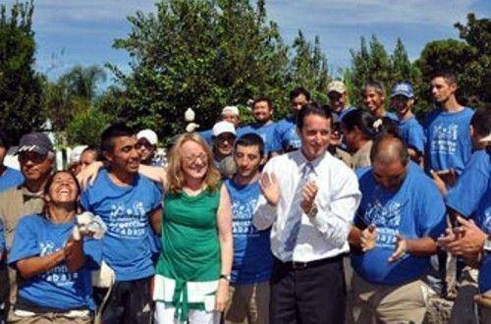 Alicia Kirchner e Insaurralde recorrieron obras de cooperativistas