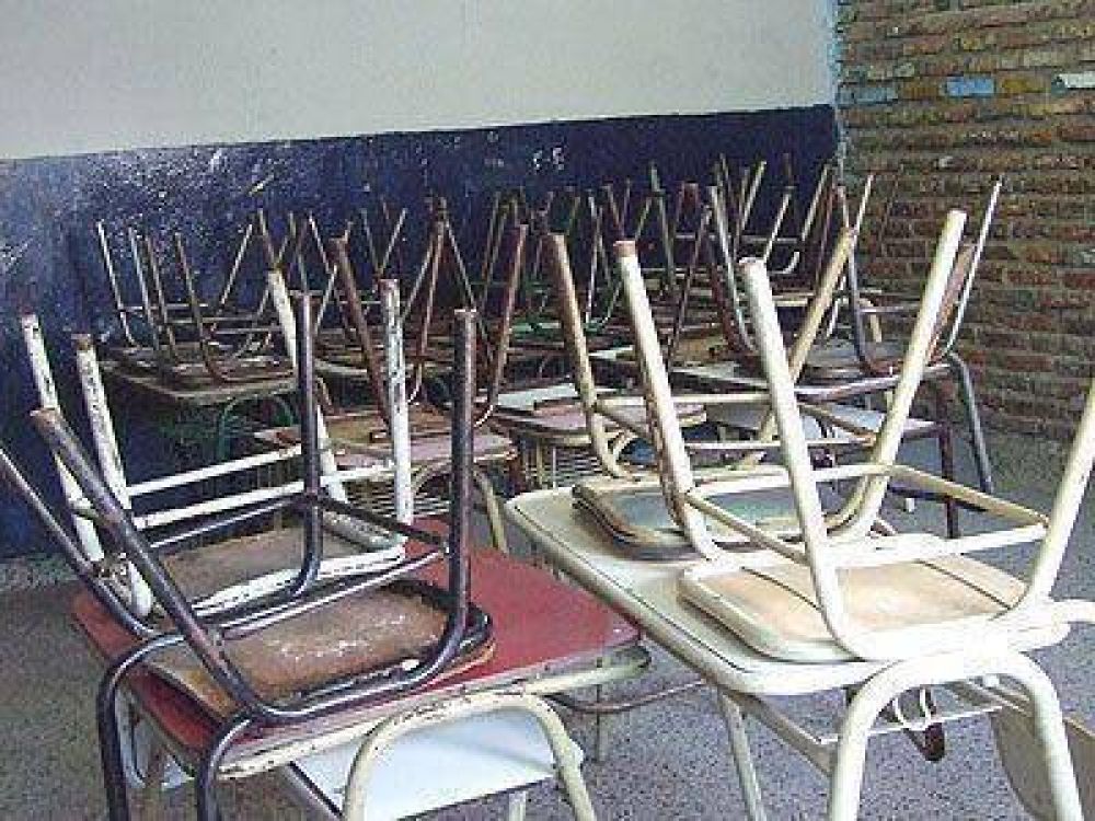PROBLEMAS EDILICIOS Y DE MOBILIARIO Desde la regi�n confirmaron "la situaci�n de emergencia de las aulas"