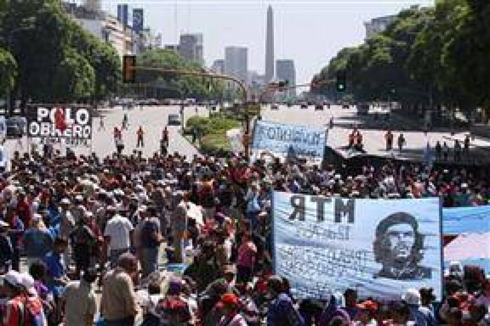El Gobierno busca fracturar al bloque piquetero antikirchnerista