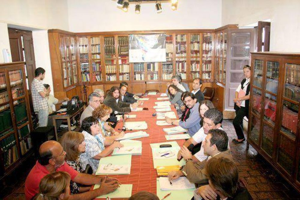 El mundo de la pol�tica disertar� en la provincia