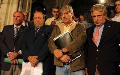 El ministro de Agricultura present� a la Mesa de Enlace un plan para la ganader�a
