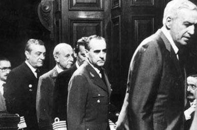 Duhalde propuso realizar un plebiscito para terminar con los juicios a los militares