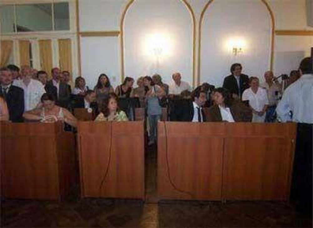 Ser� hoy jueves, a las 11  Sesi�n rel�mpago del Concejo para autorizar la licencia de Z�ccaro y modificar las comisiones