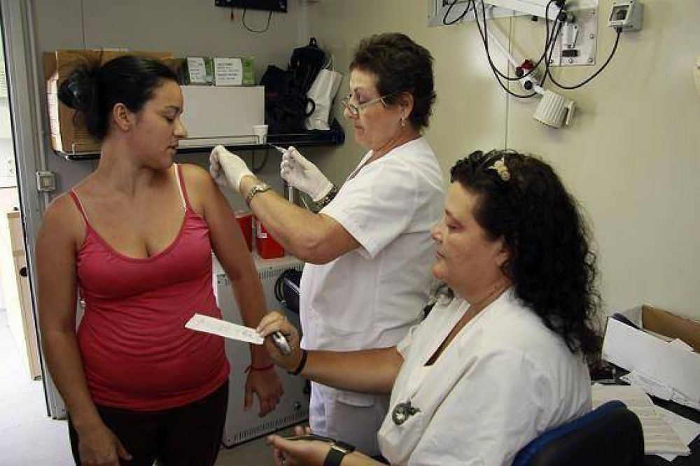 LAN�S COMENZ� CON LA CAMPA�A DE VACUNACI�N CONTRA LA GRIPE A