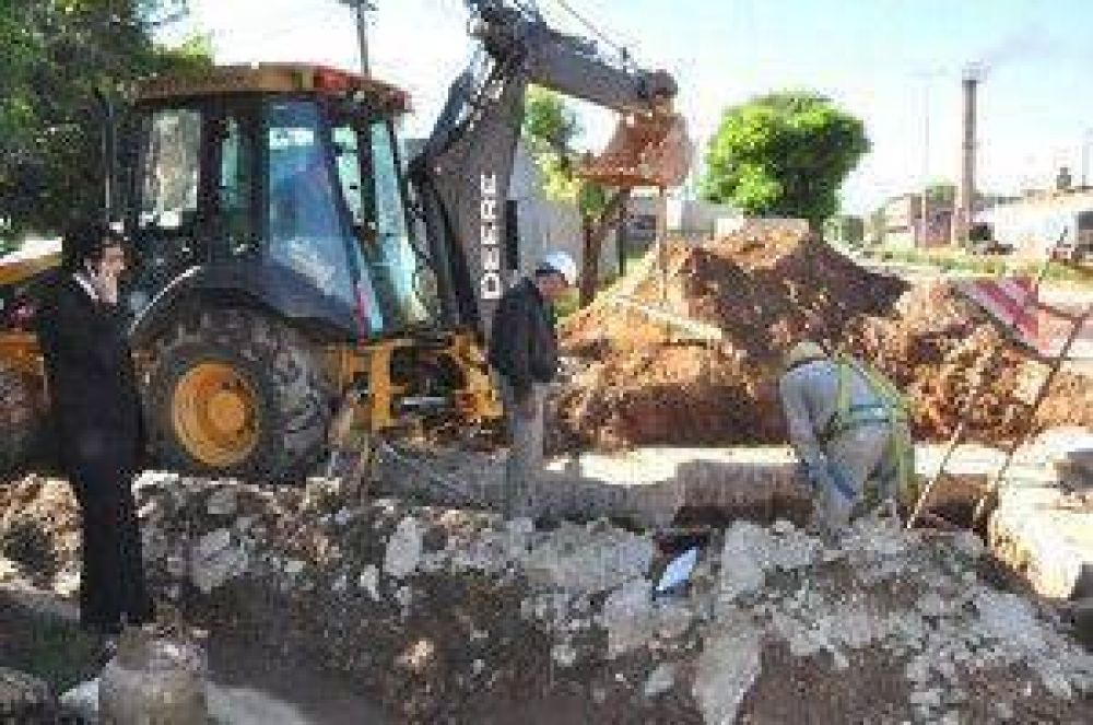 Pittelli: "Cerca del 90 por ciento de la poblaci�n de la ciudad tendr� cloacas"