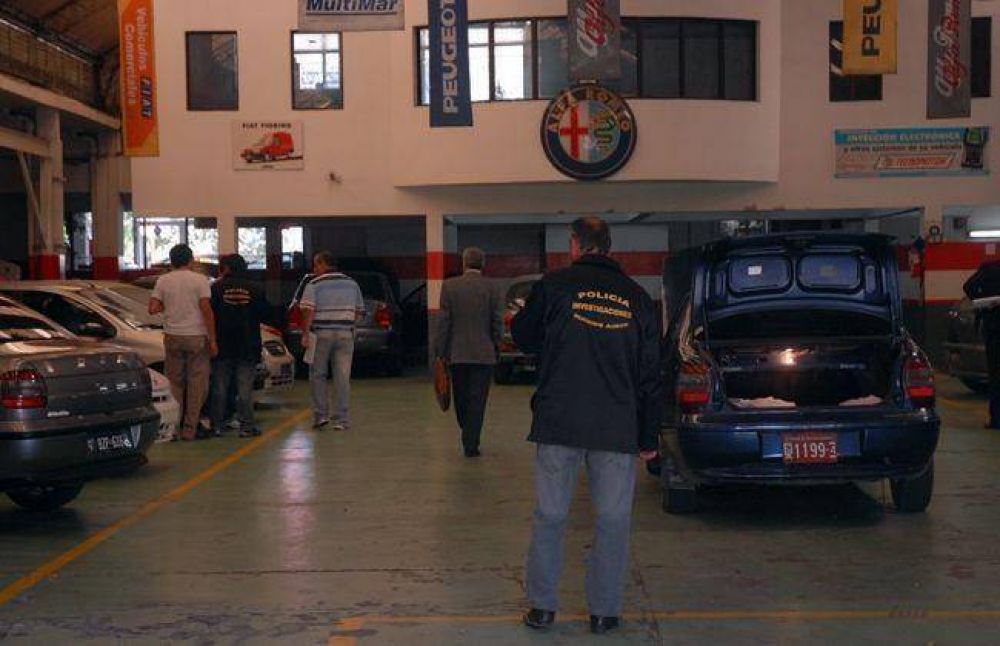 Secuestran 19 veh�culos ilegales a la venta en una agencia de autos de Juan B. Justo 3469
