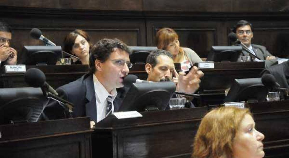 Guerra entre la Legislatura y Scioli por expropiaciones 