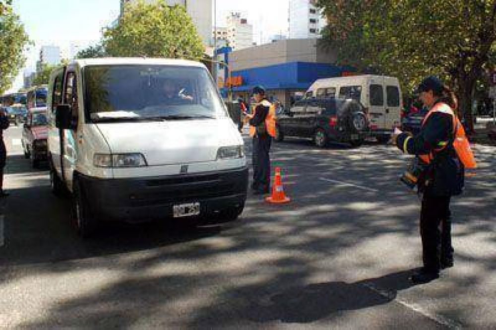 Siguen los controles de autos, motos y camiones
