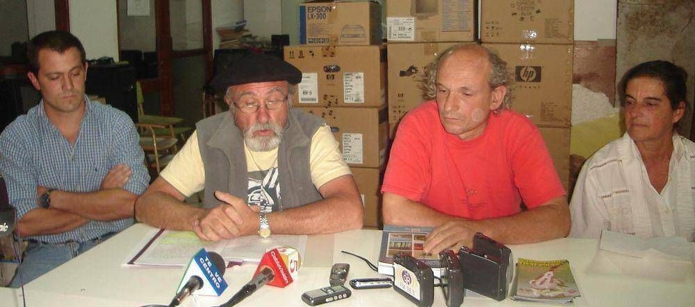 ''En lugar de calentar una silla tendr�a que estar trabajando como corresponde''