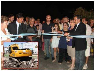Guzm�n inaugur� 9 cuadras de asfalto en Bel�n de Escobar