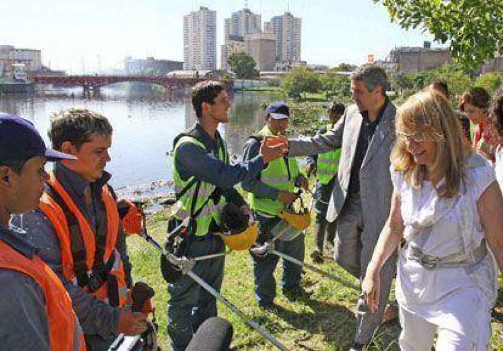 La Ministra Alicia Kirchner recorri� obras realizadas por cooperativas de trabajo