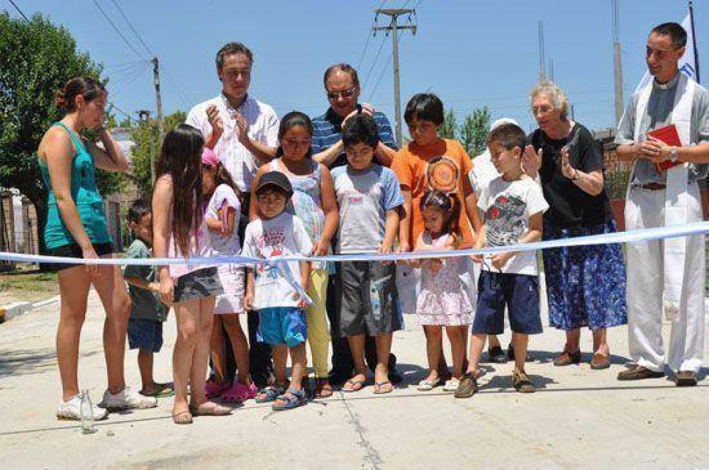 Ituzaing�; Inauguraci�n de pavimentos en el barrio Gastron�mico