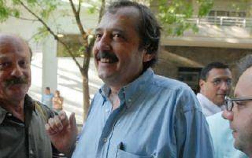Ricardo Alfons�n se pelea con Moreau y Cobos por el control de la UCR bonaerense