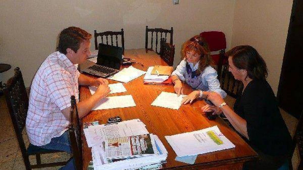 Tornquist: El Intendente entreg� material para el Jard�n 901