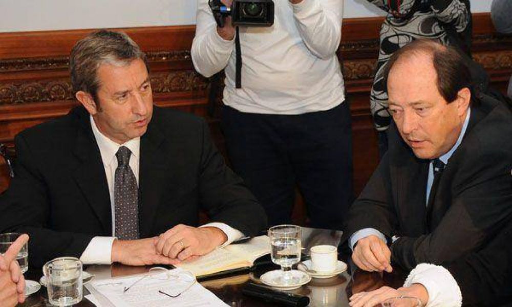 La UCR presiona a Cobos para que renuncie antes de iniciar la campa�a presidencial 2011