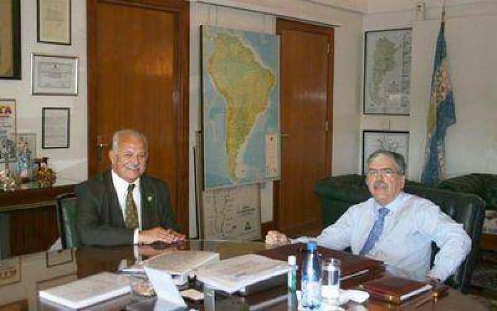 Sarmiento insiste en que debe recibir los mismos ingresos que Comodoro