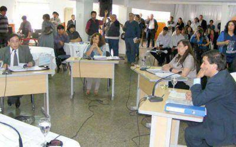 Prades admiti� discrepancias con \"vieja\" dirigencia de la UCR