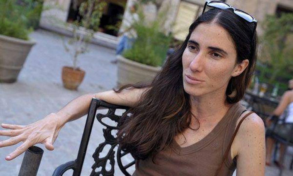 En Cuba confiscaron encomienda enviada a la bloguera disidente desde la Argentina