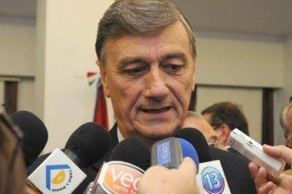 Binner neg� cambios en su gabinete