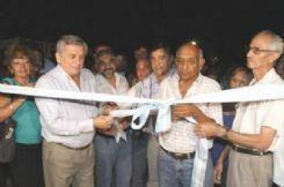 El barrio Col�n ya cuenta con desag�e