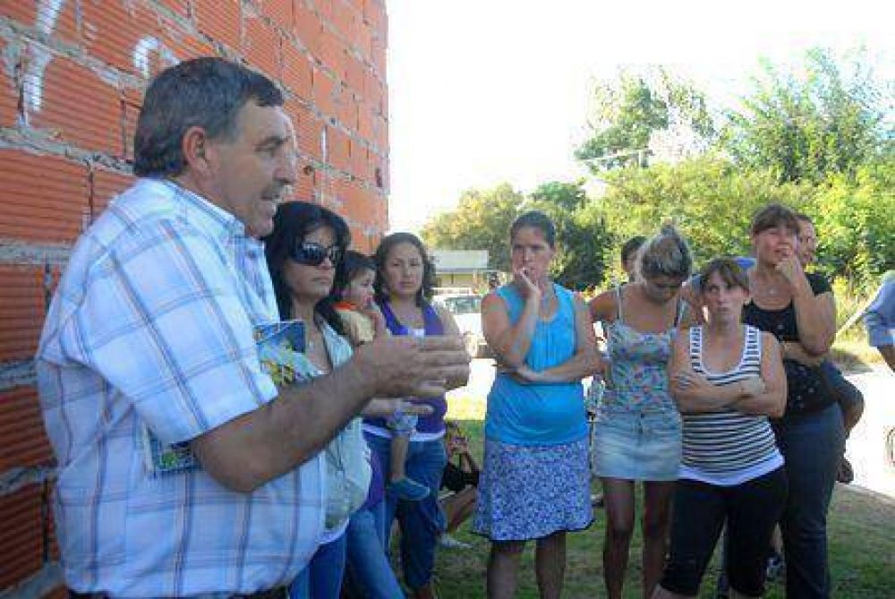 Los vecinos del barrio Ameghino se reunieron con funcionarios municipales