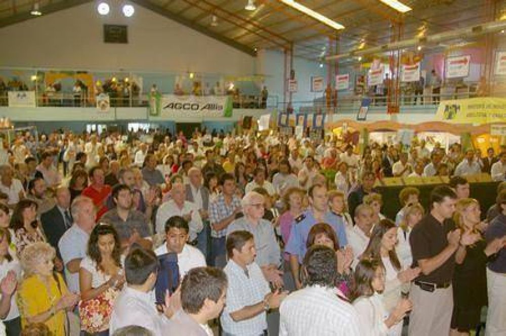 Con el anuncio de una nueva escuela, se inaugur� muestra agropecuaria de Gaiman