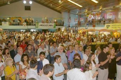 Con el anuncio de una nueva escuela, se inaugur� muestra agropecuaria de Gaiman