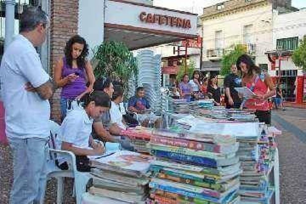 Primer s�bado en la Plaza Seca: se desarrolla la III Feria del Libro Usado