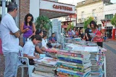 Primer s�bado en la Plaza Seca: se desarrolla la III Feria del Libro Usado