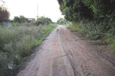 BARRIOS ABANDONADOS  Una calle, como otras, sin veredas�