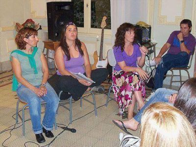 La "Jornada de reflexi�n y debate" por violencia de g�nero, ni�ez y adolescencia llen� la Alianza Francesa