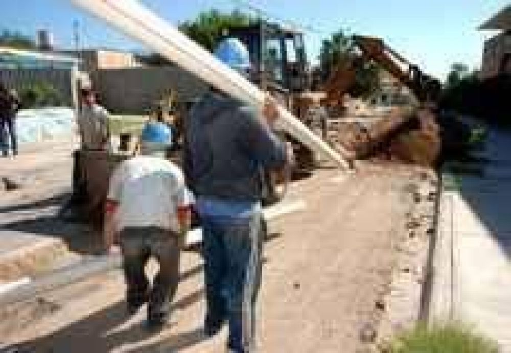Iniciaron obras de conexi�n de la red cloacal en barrio San Vicente