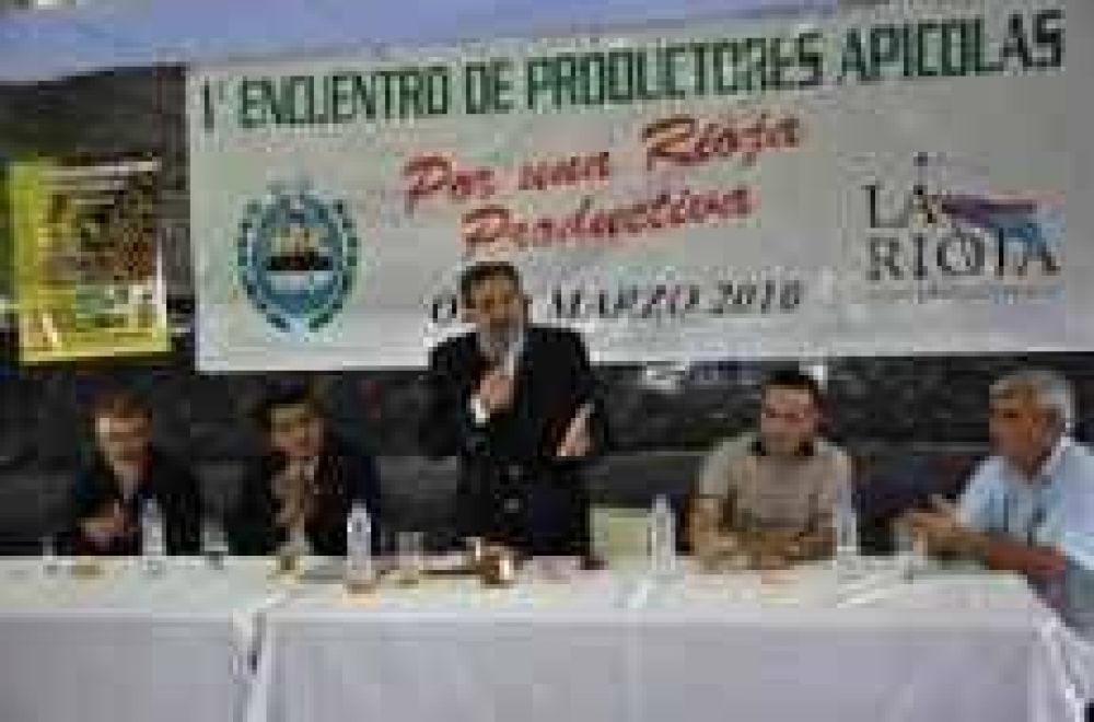 Beder Herrera avizor� un futuro promisorio para los productores riojanos de miel