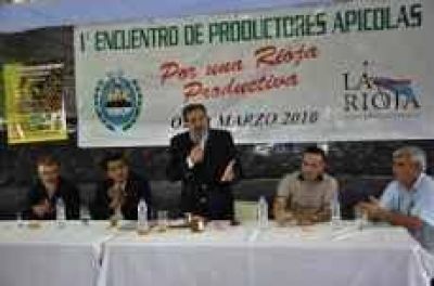 Beder Herrera avizor� un futuro promisorio para los productores riojanos de miel