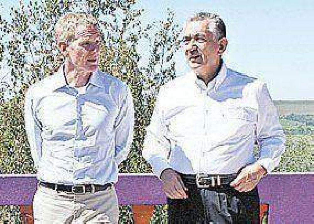 De Narv�ez recorri� las calles puntanas 