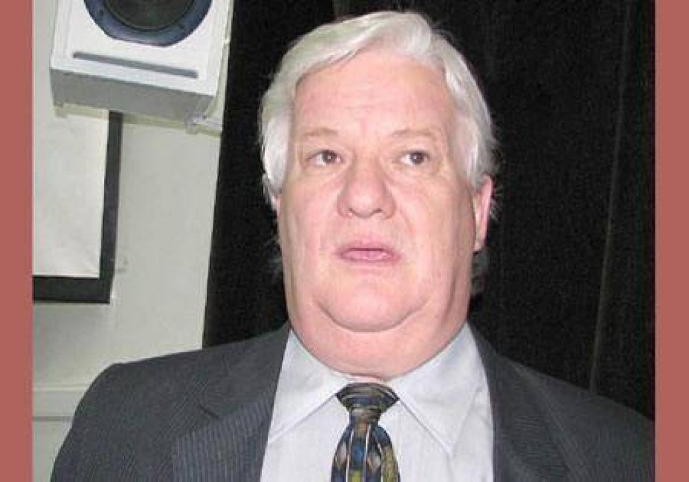 Mac Burney se distancia de la carrera electoral