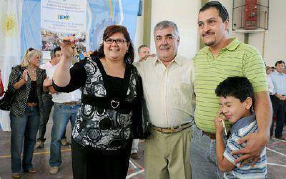 El gobernador disertar� hoy en la Fundaci�n Mediterr�nea