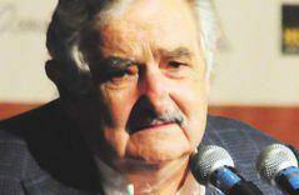 Mujica llega a Brasil con comercio, obras y cultura en agenda