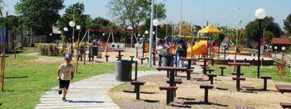 Fue inaugurada la Plaza del Museo Aeron�utico en Mor�n