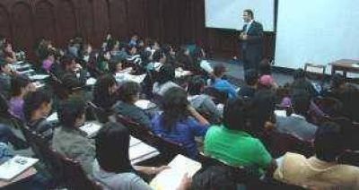 La Cumbre de comunicadores de San Mart�n fue presentada en el exterior