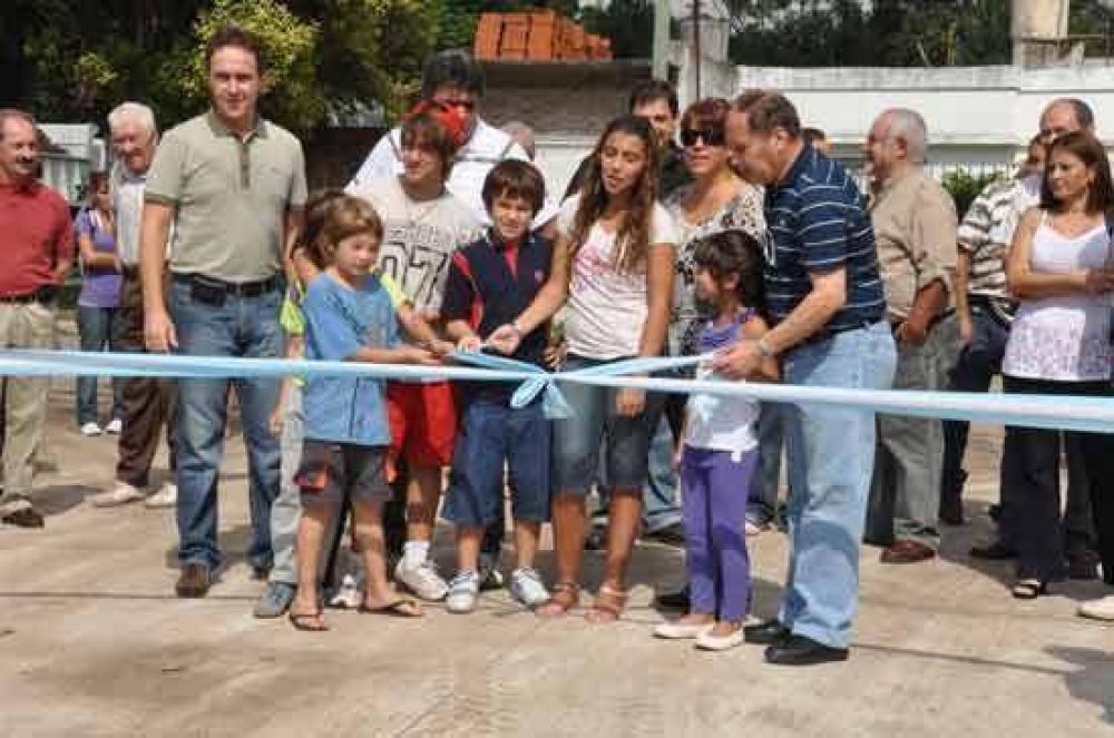 En el Barrio Gastron�mico Seis nuevas cuadras de asfalto