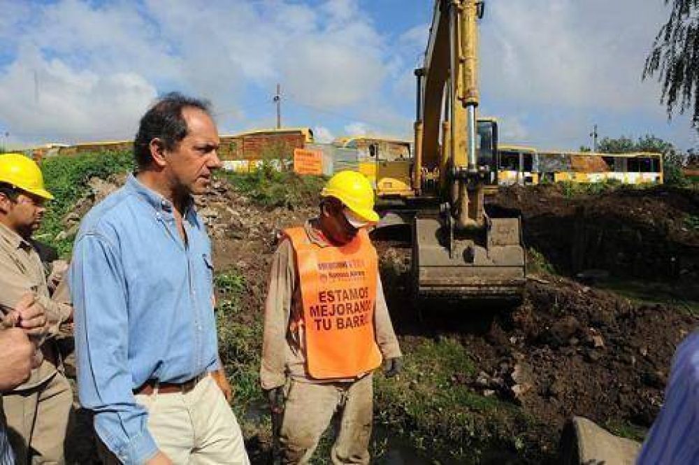 El gobernador Daniel Scioli apuesta a "nivelar para arriba" en las villas