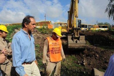 El gobernador Daniel Scioli apuesta a "nivelar para arriba" en las villas